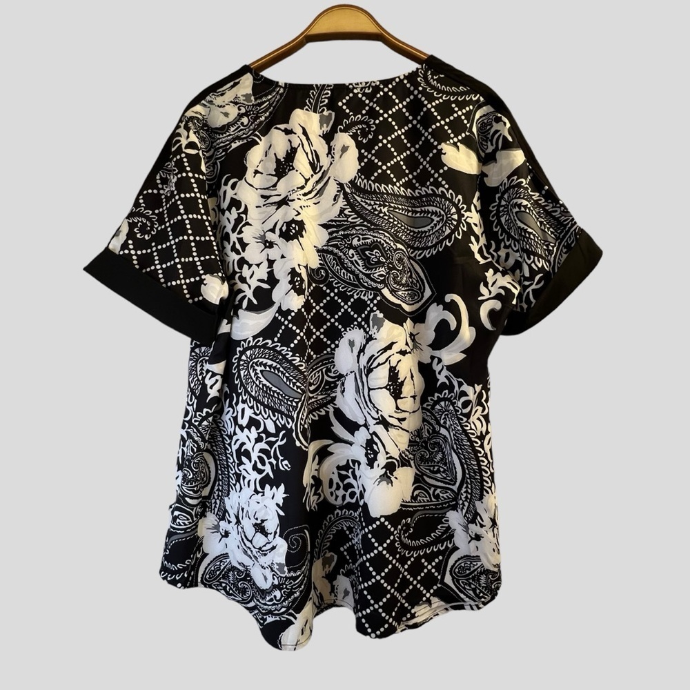 Women’s Top 2XL Black White Floral Paisley Split Neck - Picture 12 of 15